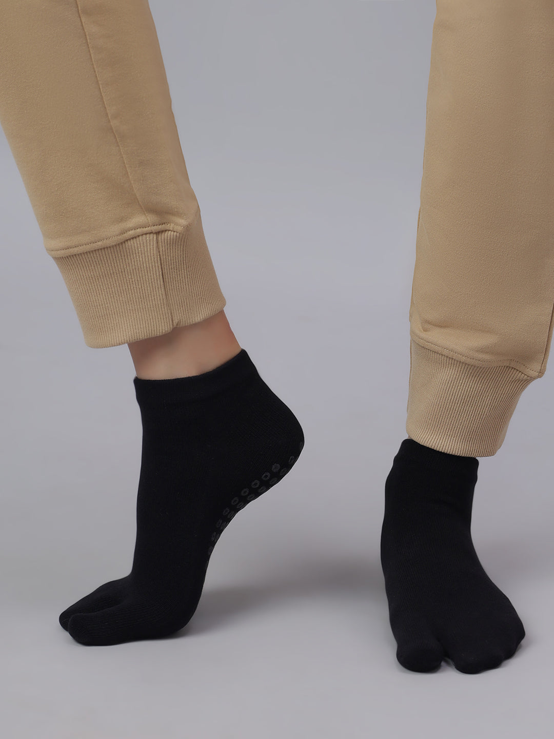 Pilates - Unisex Two-Toe Grip Socks – Anti-Slip Socks for Yoga, Pilates - Black