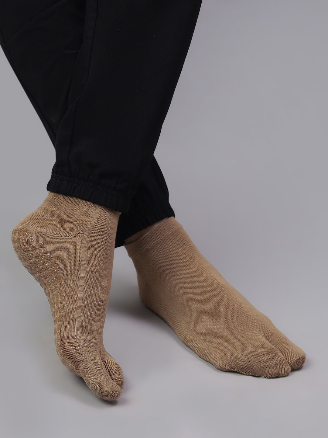 Pilates - Unisex Two-Toe Grip Socks – Anti-Slip Socks for Yoga, Pilates - Beige