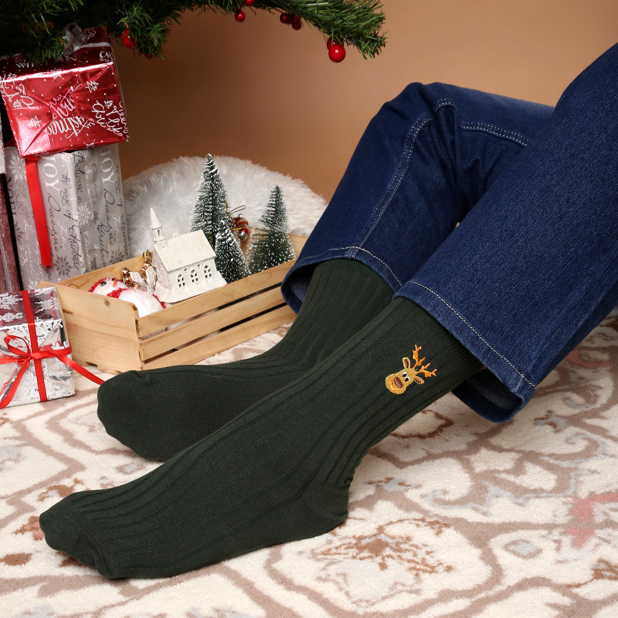 Ribbed Embroidered Reindeer Crew Socks For Men