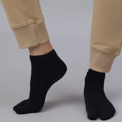 Pilates - Unisex Two-Toe Grip Socks – Anti-Slip Socks for Yoga, Pilates - Black