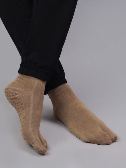 Pilates - Unisex Two-Toe Grip Socks – Anti-Slip Socks for Yoga, Pilates - Beige