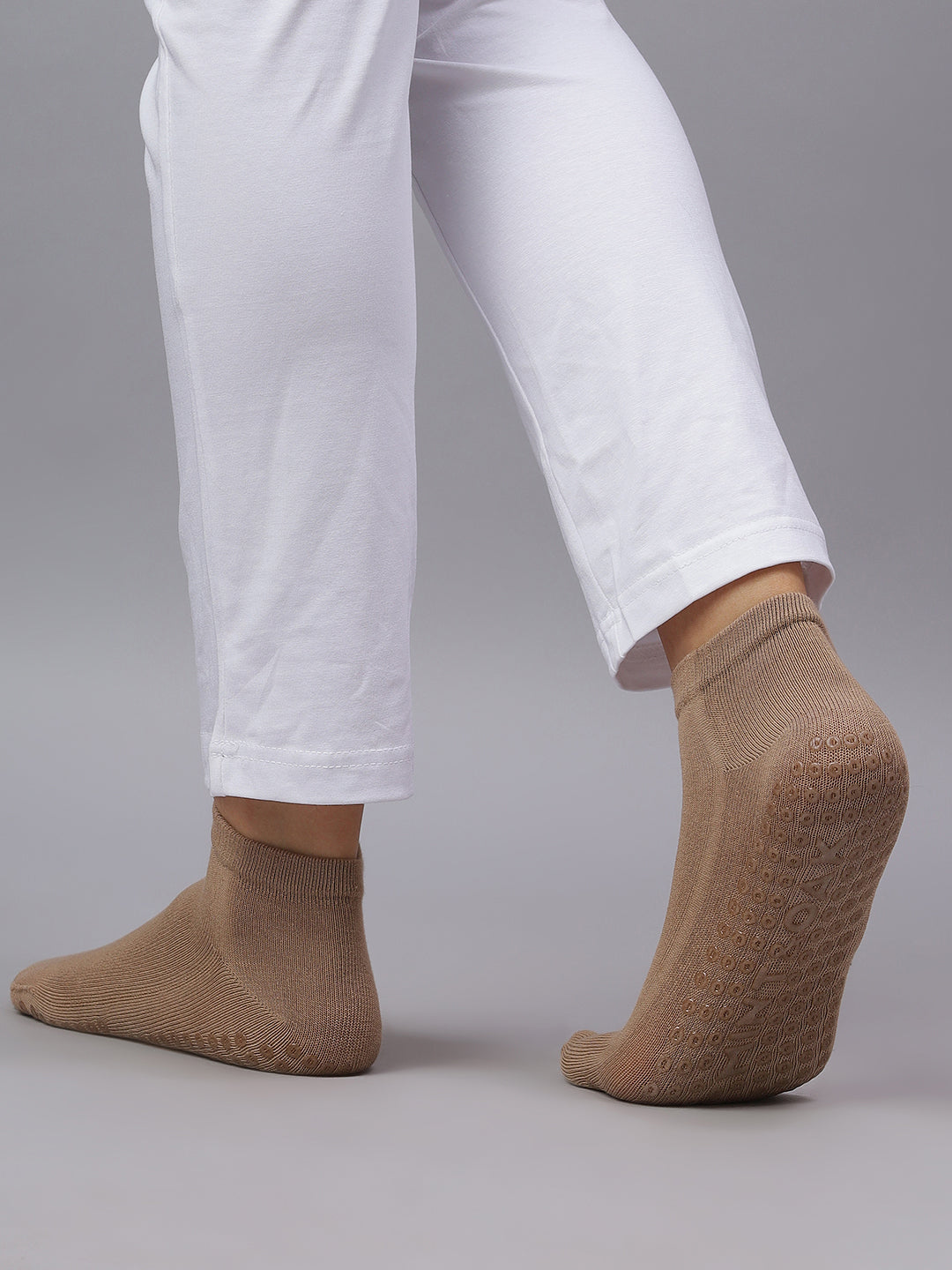 Pilates - Unisex Two-Toe Grip Socks – Anti-Slip Socks for Yoga, Pilates - Beige