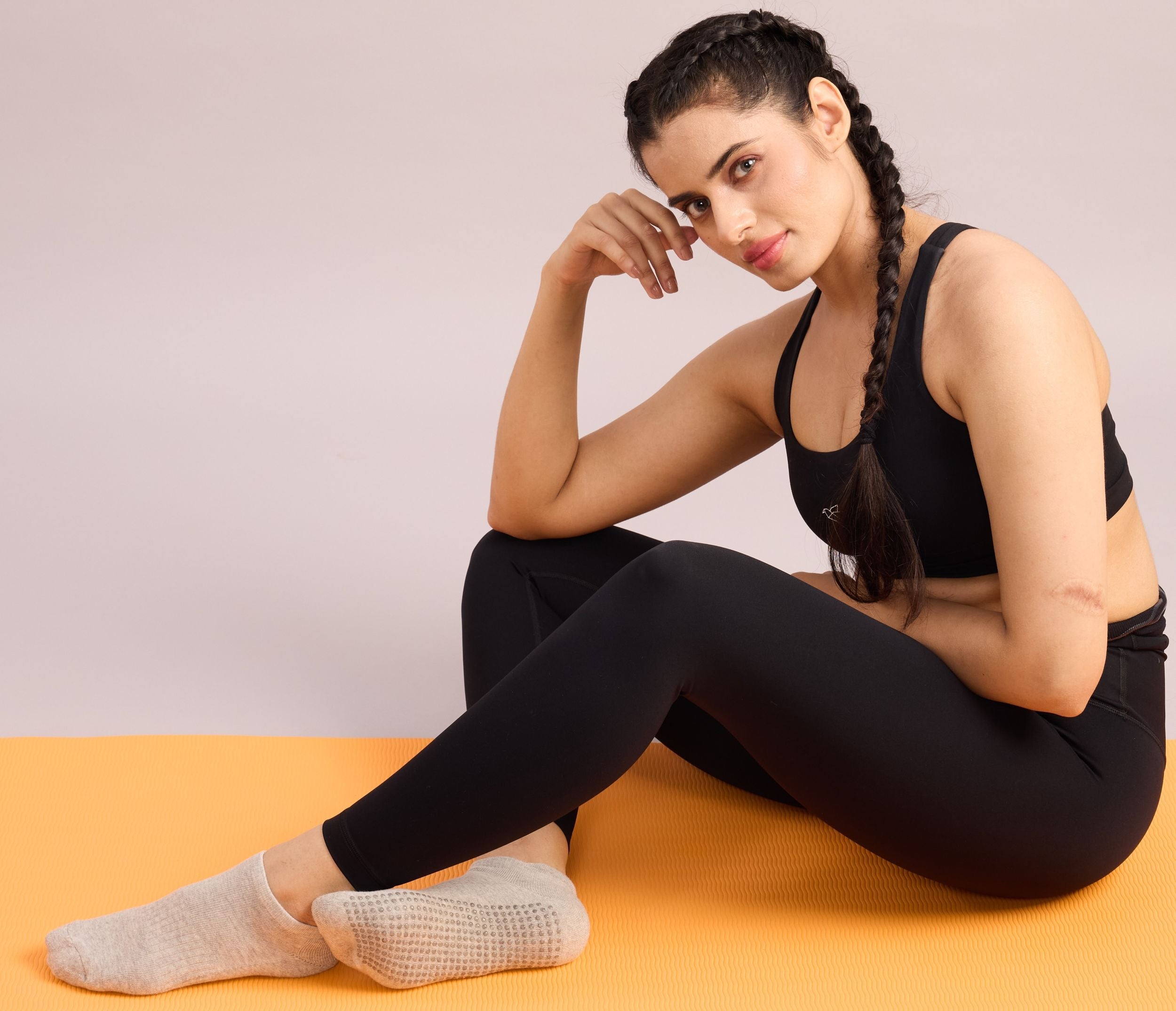 Yoga and Pilates Non-Slip Socks for Men and Women - Grey