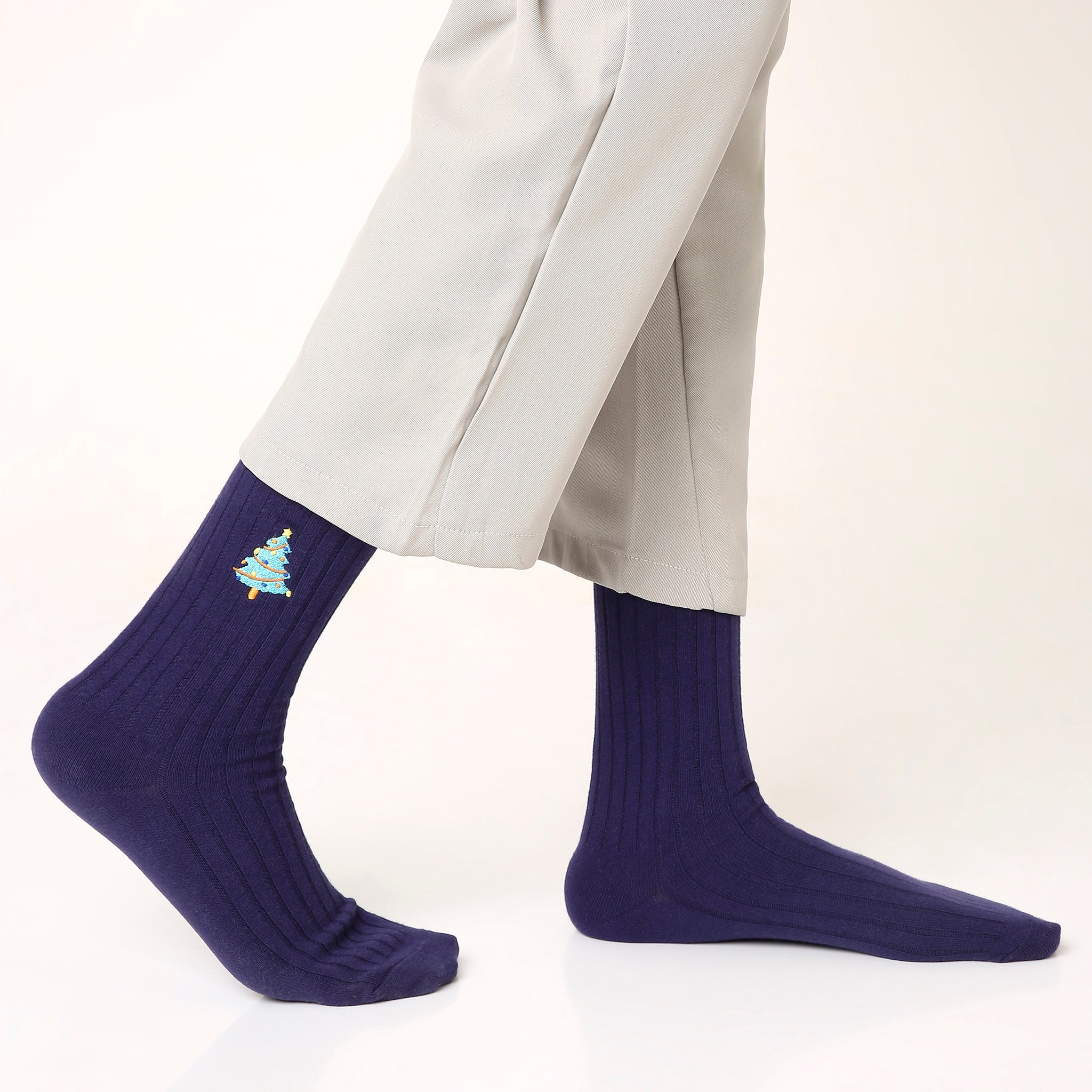 Ribbed Embroidered Christmas Tree Crew Socks For Men