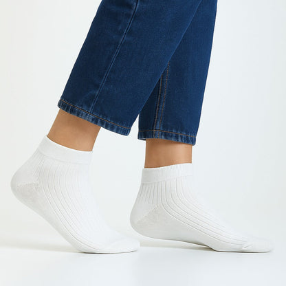 Ankle Jeans With Socks And Sneakers Skinny Jeans And Sneakers